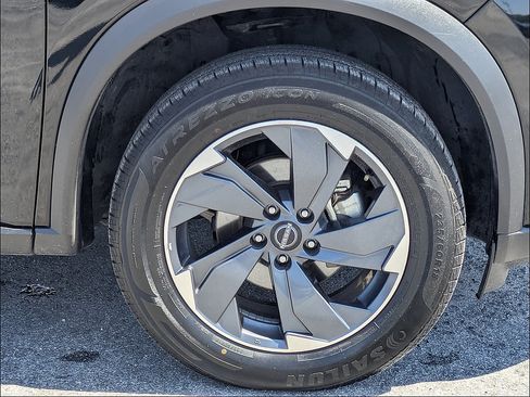 Used 2025 Nissan Rogue SV FWD image 11