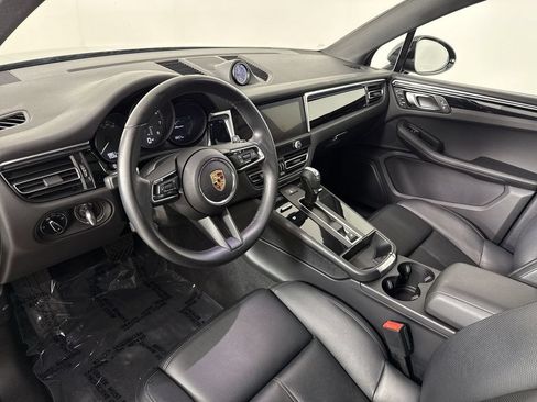 Certified 2024 Porsche Macan AWD/4WD image 4