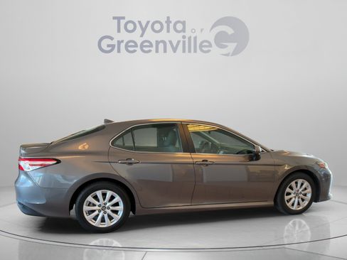 Used 2019 Toyota Camry LE FWD image 7