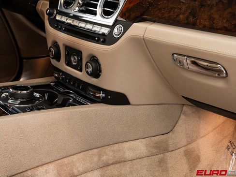 Used 2015 Rolls-Royce Wraith image 30