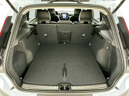 Used 2025 Volvo XC40 B5 Ultra w/ Climate Package image 24