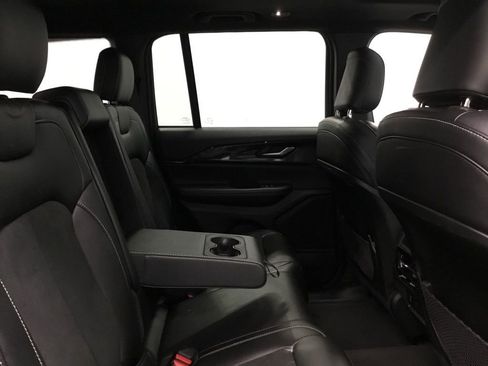 Used 2023 Jeep Grand Cherokee Altitude AWD/4WD image 19