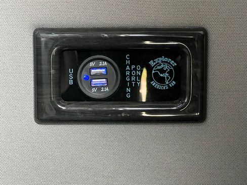 Used 2018 Chevrolet Express 2500 w/ Enhanced Convenience Package image 57