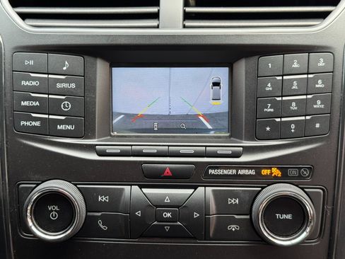 Used 2019 Ford Explorer XLT FWD image 23