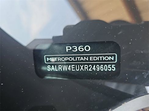 Used 2024 Land Rover Discovery Metropolitan Edition image 39