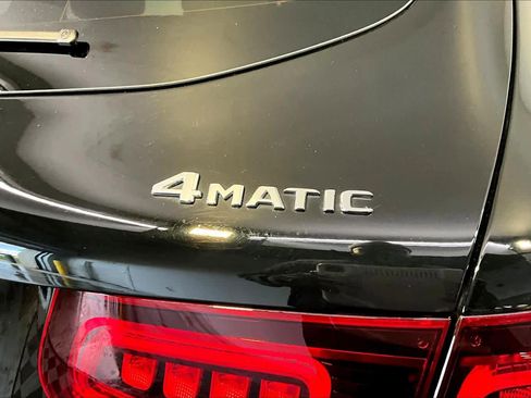 Used 2022 Mercedes-Benz GLC 300 4MATIC image 10