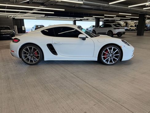 Certified 2022 Porsche 718 Cayman S RWD image 4