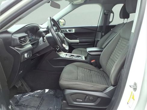 Used 2021 Ford Explorer XLT AWD/4WD image 16