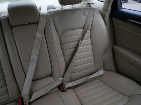 Used 2014 Ford Fusion SE w/ Equipment Group 202A FWD image 14