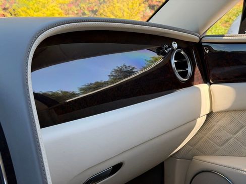 Certified 2018 Bentley Flying Spur V8 AWD/4WD image 27
