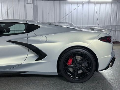 Used 2021 Chevrolet Corvette Stingray Premium Cpe w/ Z51 Performance Package image 13