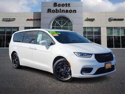 Certified 2022 Chrysler Pacifica Limited w/ S Appearance Package
