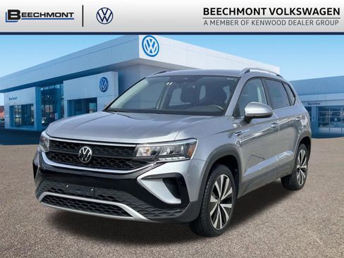 Used 2024 Volkswagen Taos SE FWD image 3