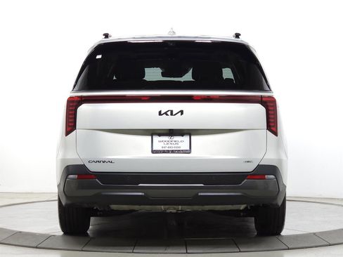 Used 2025 Kia Carnival SX Prestige image 7