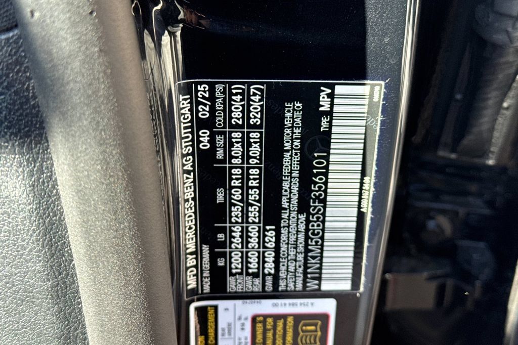 Used 2025 Mercedes-Benz GLC 350e 4MATIC image 37