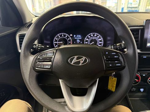 Used 2021 Hyundai Venue SE FWD image 9