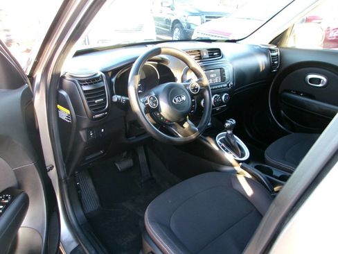 Used 2018 Kia Soul Base 4dr Crossover 6A image 5