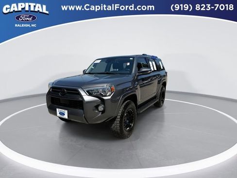 Used 2020 Toyota 4Runner SR5 Premium w/ Moonroof Package RWD image 4