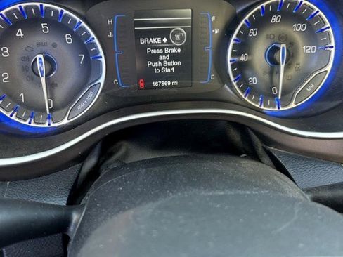 Used 2017 Chrysler Pacifica Touring w/ Tire & Wheel Group image 6