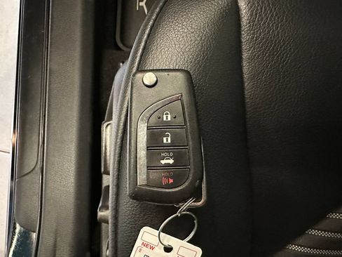 Used 2019 Toyota Camry SE FWD image 17