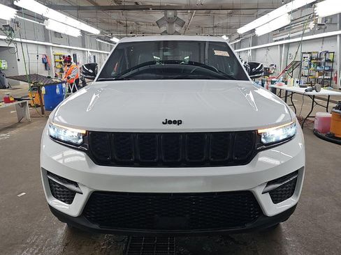 Used 2024 Jeep Grand Cherokee Altitude image 3