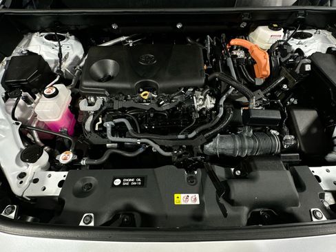 Used 2024 Toyota RAV4 SE image 38