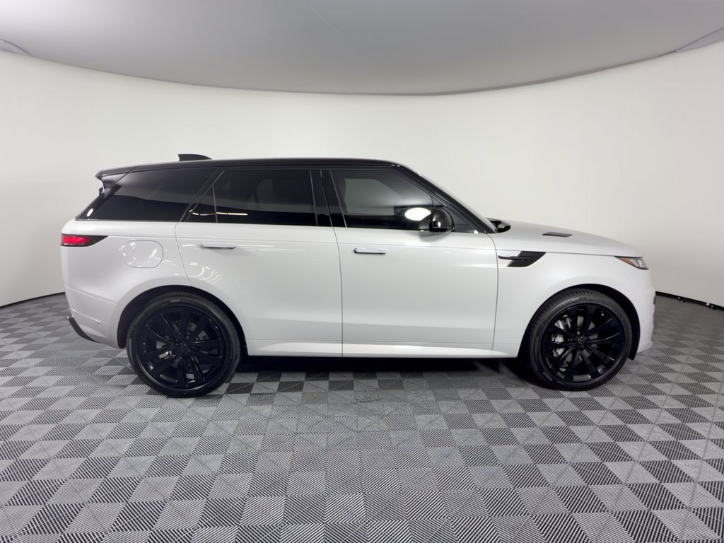 New 2027 Land Rover Range Rover Sport Dynamic SE AWD/4WD image 8