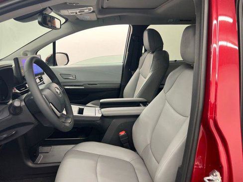 Certified 2026 Toyota Sienna XLE FWD image 9