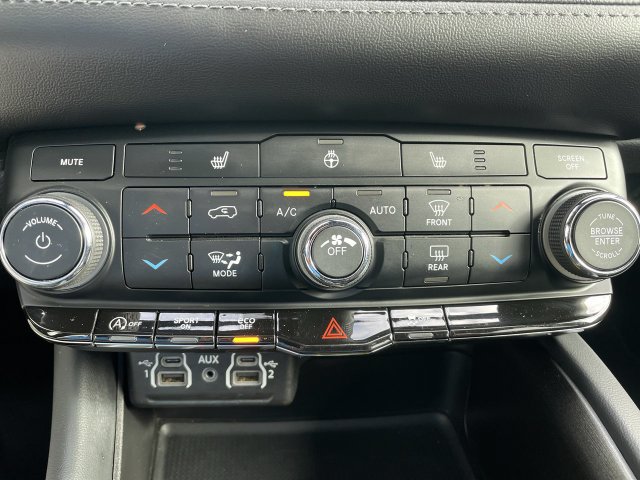 Used 2024 Dodge Durango SXT w/ 3rd Row Seating Group AWD/4WD image 18