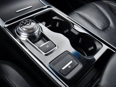 Used 2019 Ford Edge Titanium w/ Cold Weather Package image 31