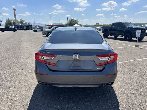Used 2018 Honda Accord Touring image 4