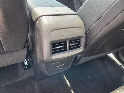 Used 2024 Chevrolet Equinox Premier FWD image 9