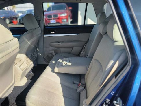 Used 2010 Subaru Outback 2.5i image 10