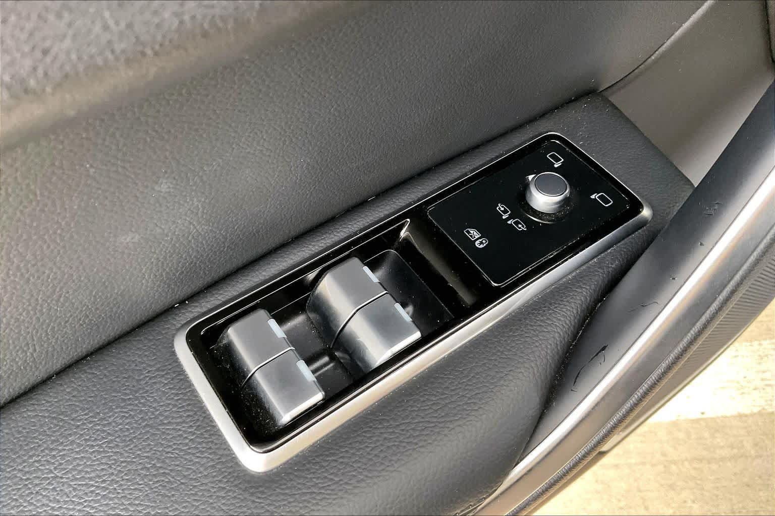 Used 2022 Jaguar F-PACE S AWD/4WD image 35