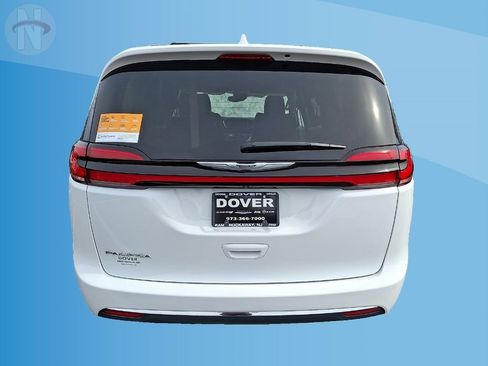 Certified 2022 Chrysler Pacifica Touring-L image 23