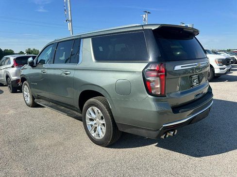 Used 2023 Chevrolet Suburban Premier AWD/4WD image 4