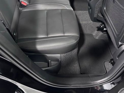 Certified 2025 Volvo XC40 B5 Plus AWD/4WD image 24