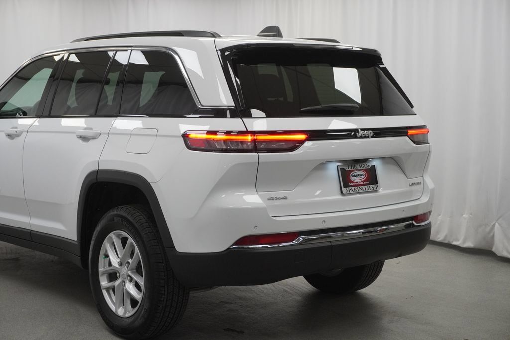 Certified 2025 Jeep Grand Cherokee Laredo X AWD/4WD image 26