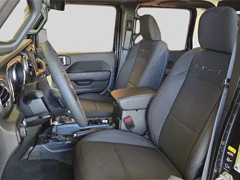 Used 2023 Jeep Gladiator Overland image 7