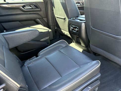 Used 2025 GMC Yukon Elevation image 23
