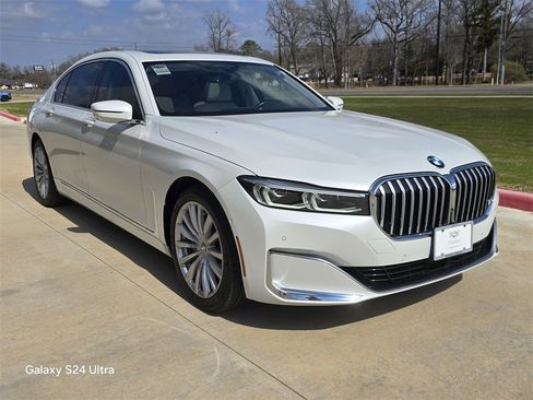 Used 2021 BMW 740i w/ Premium Package image 7