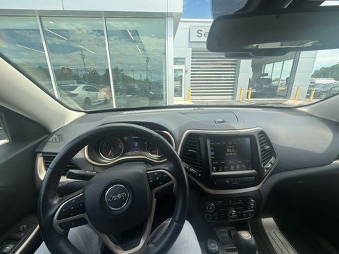 Used 2018 Jeep Cherokee Limited AWD/4WD image 9