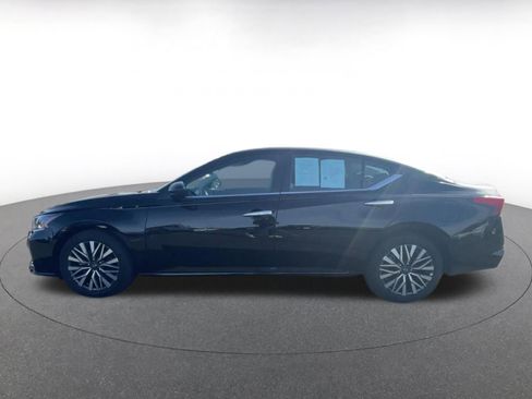 Used 2025 Nissan Altima 2.5 SV image 9