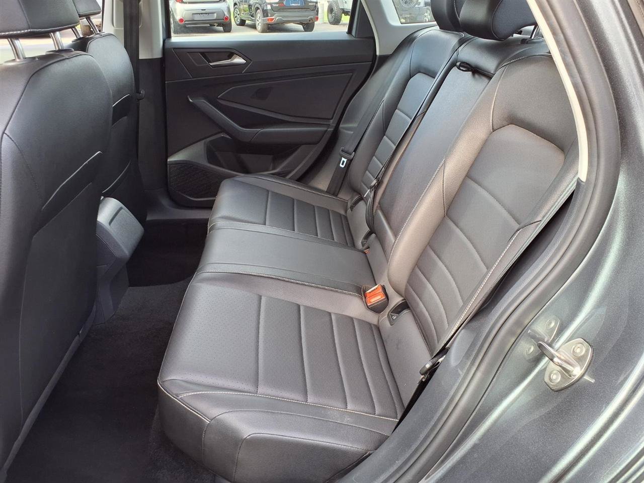 Used 2024 Volkswagen Jetta SE FWD image 8