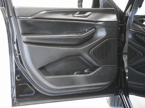 Certified 2024 Jeep Grand Cherokee Altitude image 13