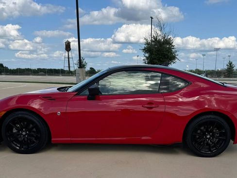 Used 2020 Toyota 86 RWD image 9
