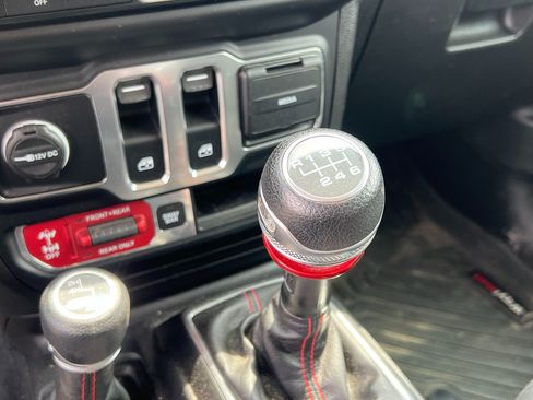 Used 2020 Jeep Wrangler Rubicon w/ Uconnect 4C Nav & Sound Group AWD/4WD image 11