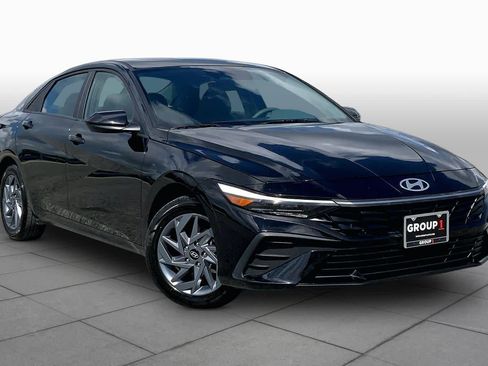 Used 2024 Hyundai Elantra SEL FWD image 3