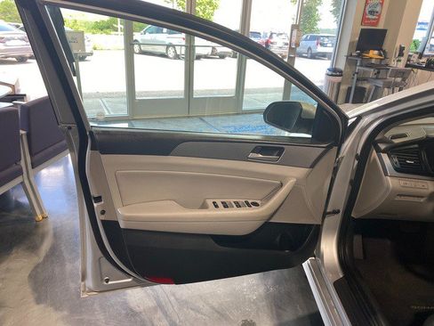 Used 2019 Hyundai Sonata SEL w/ Tech Package 02 FWD image 13