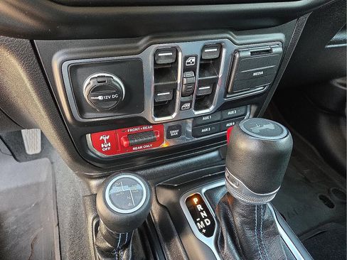 Used 2023 Jeep Wrangler Unlimited Rubicon 4xe w/ Cold Weather Group AWD/4WD image 22
